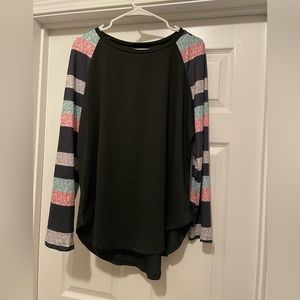 1X Shein Curve Contrast Sleeve Shirt